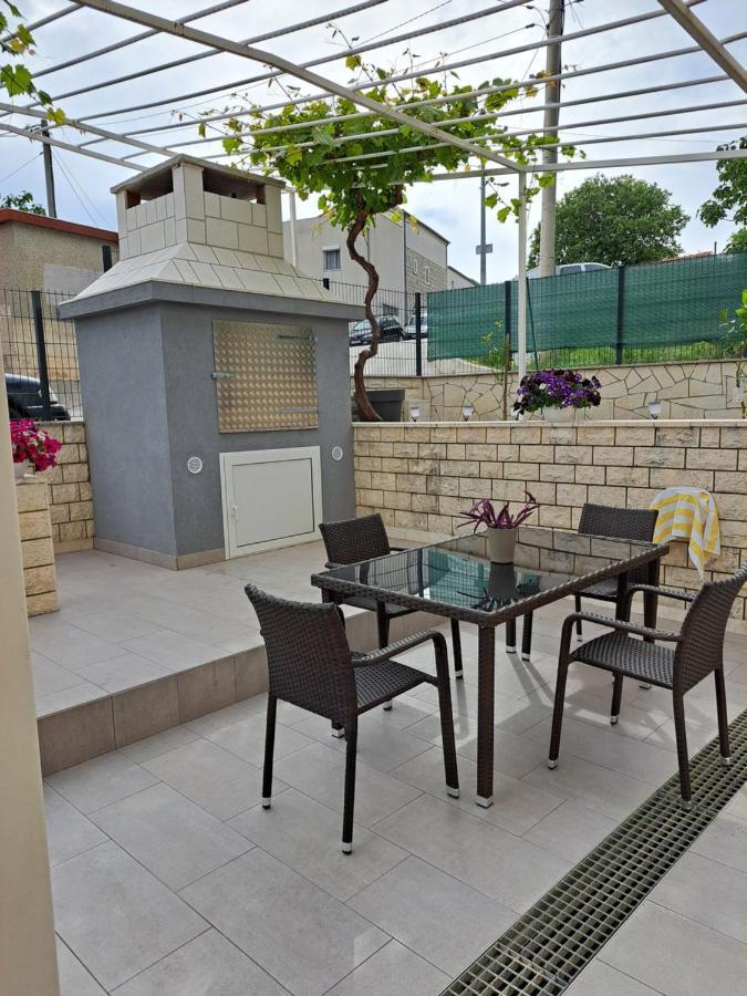 Apartment Deni โซลิน ภายนอก รูปภาพ